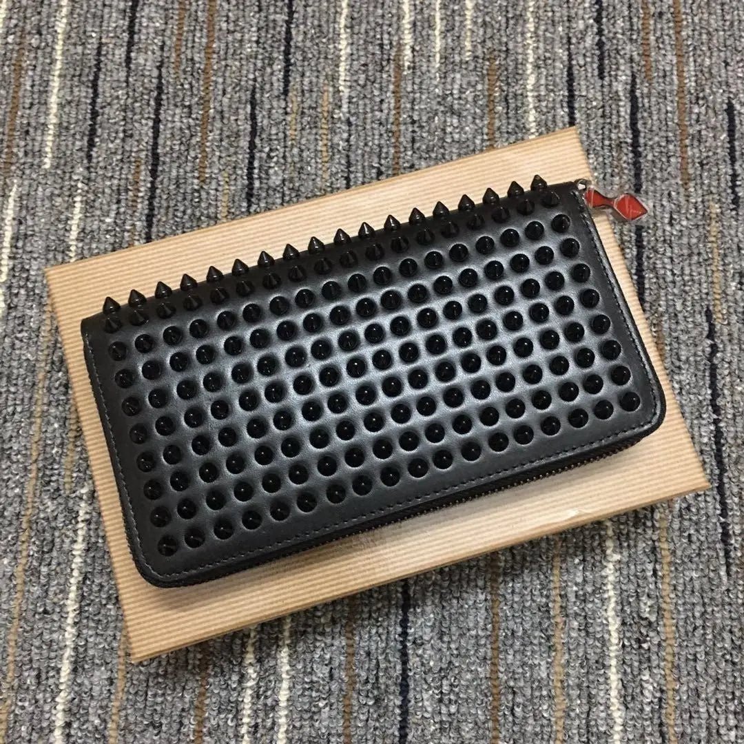 2025 Summer New Men's Rivet Wallet Fashion Leather Casual Versatile Handbag - InspiredGrabs.com