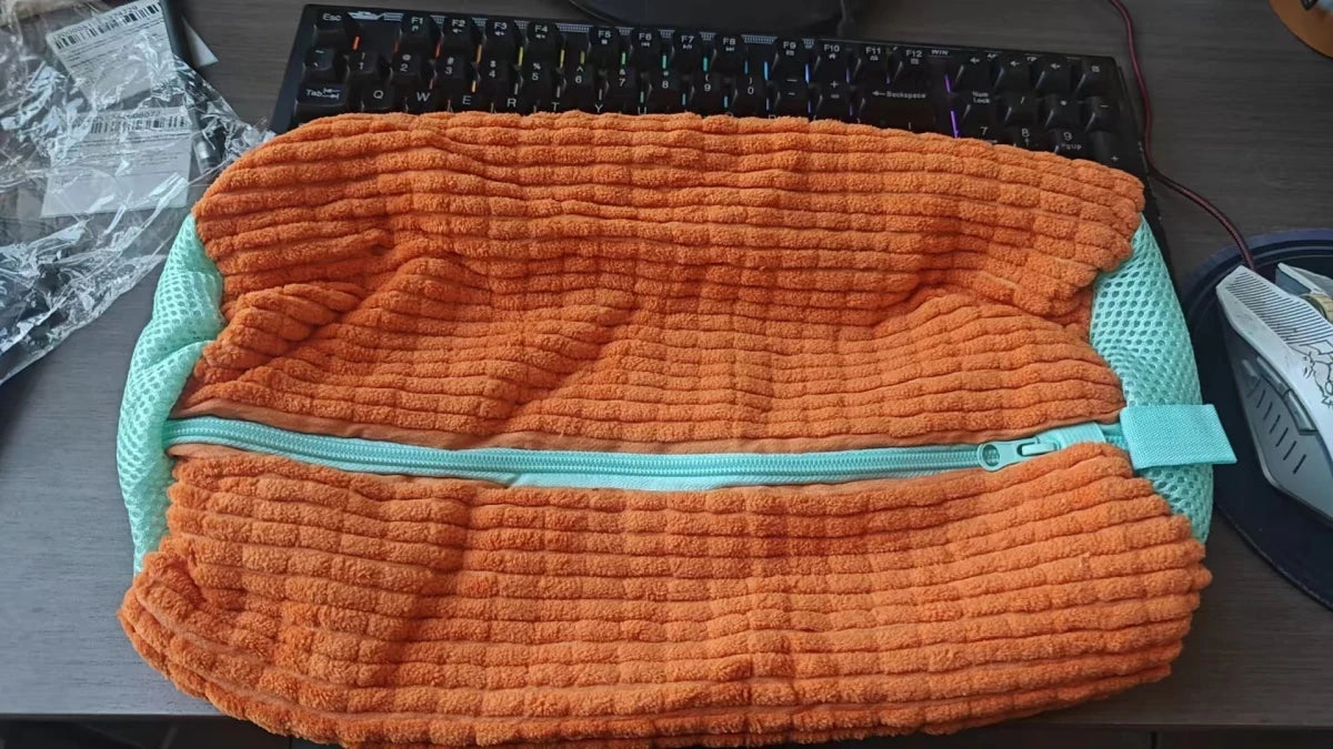 Chenille-Lined Shoe Washing Bag – Blue - InspiredGrabs.com