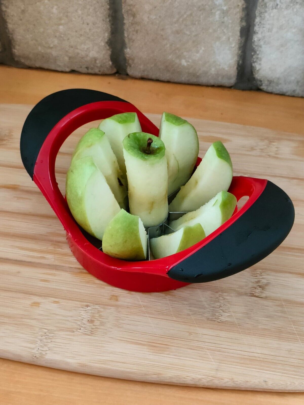 Apple Corer Slicer Fruit Cutter Stainless Steel Press Chopper Kitchen Tool NEW - InspiredGrabs.com