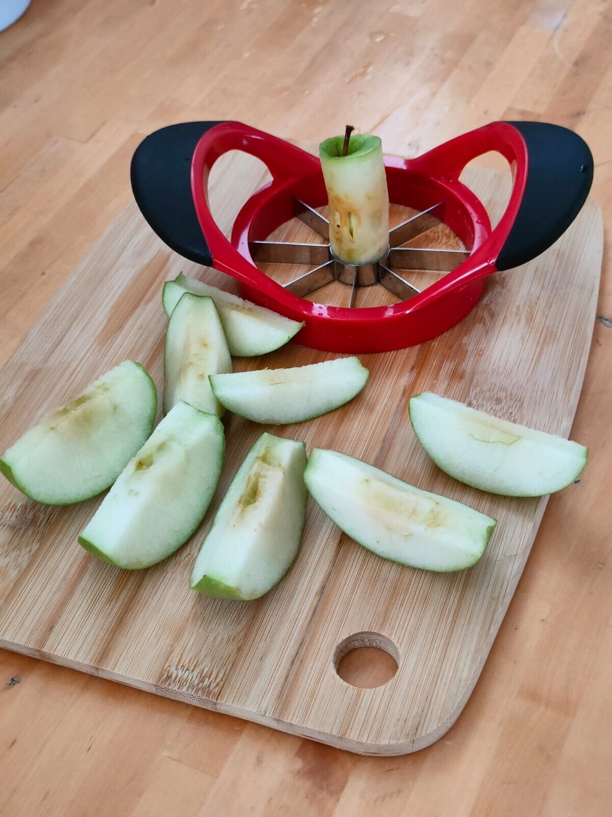 Apple Corer Slicer Fruit Cutter Stainless Steel Press Chopper Kitchen Tool NEW - InspiredGrabs.com