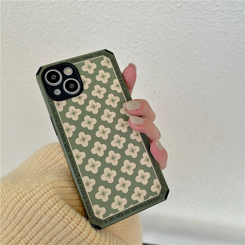 Revive your style with the Women's Retro Green Flower Mobile Phone Case. - InspiredGrabs.com