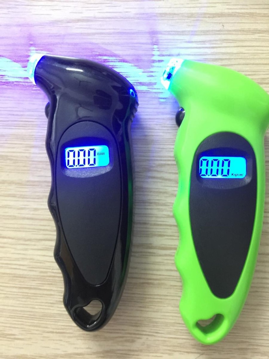 The LCD and backlight make monitoring your car's tire air pressure easy. - InspiredGrabs.com